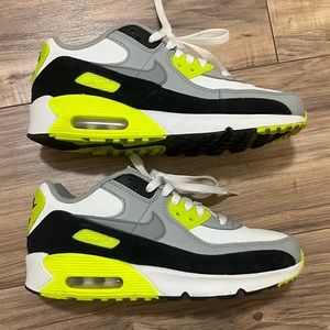 NIKE AIR MAX 90 size 7Y